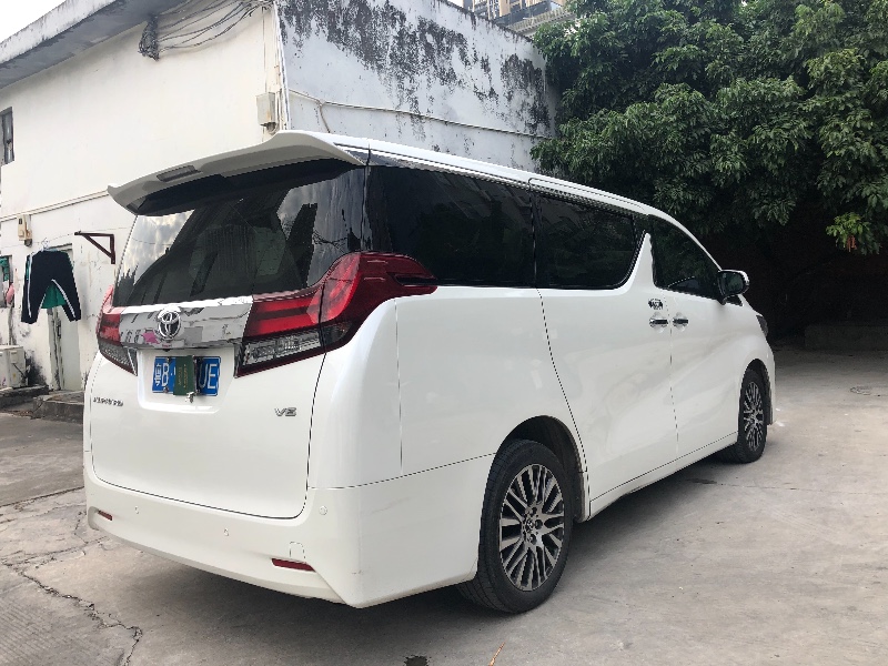 深圳16年丰田埃尔法8