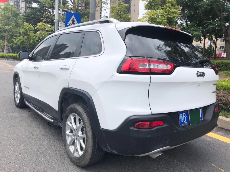深圳18年Jeep自由光1