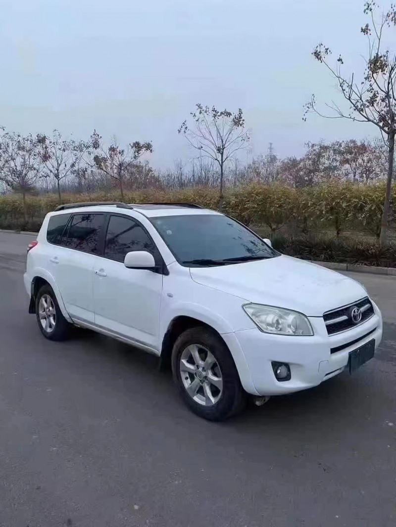 济宁11年丰田RAV42