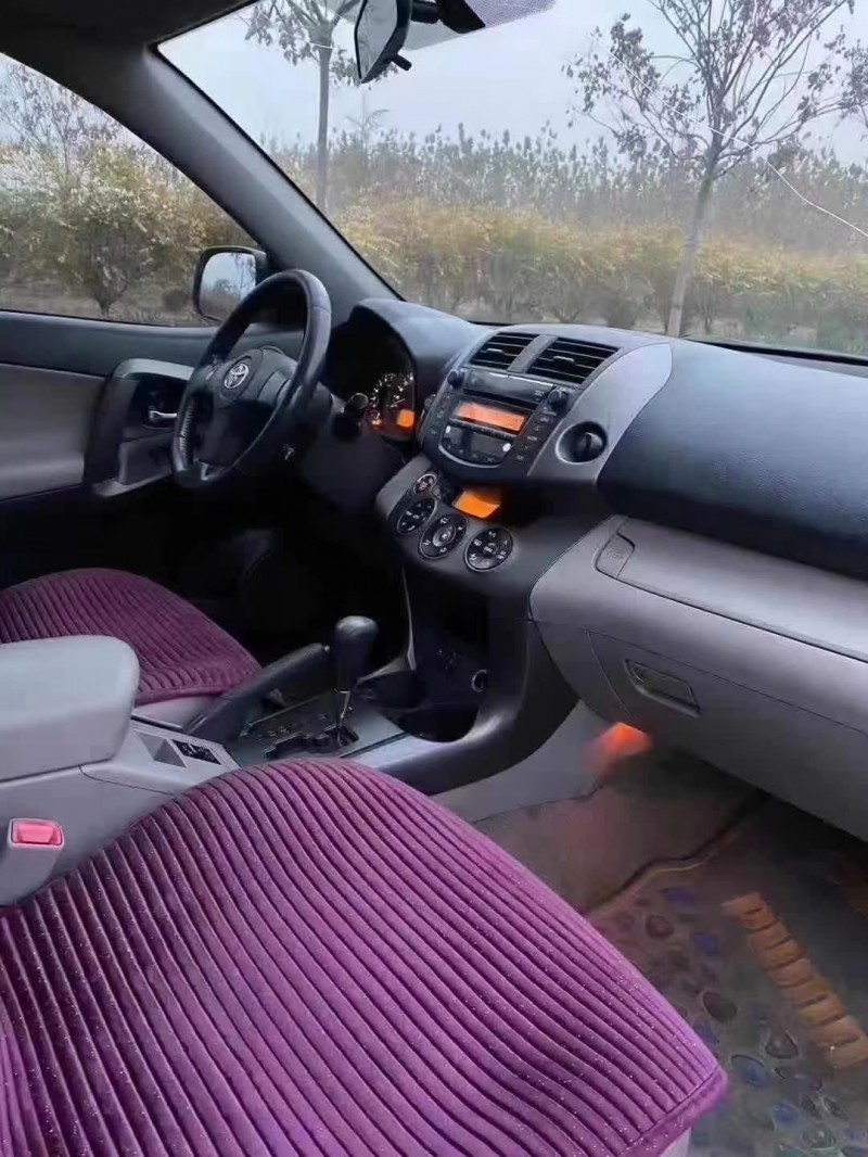 济宁11年丰田RAV44