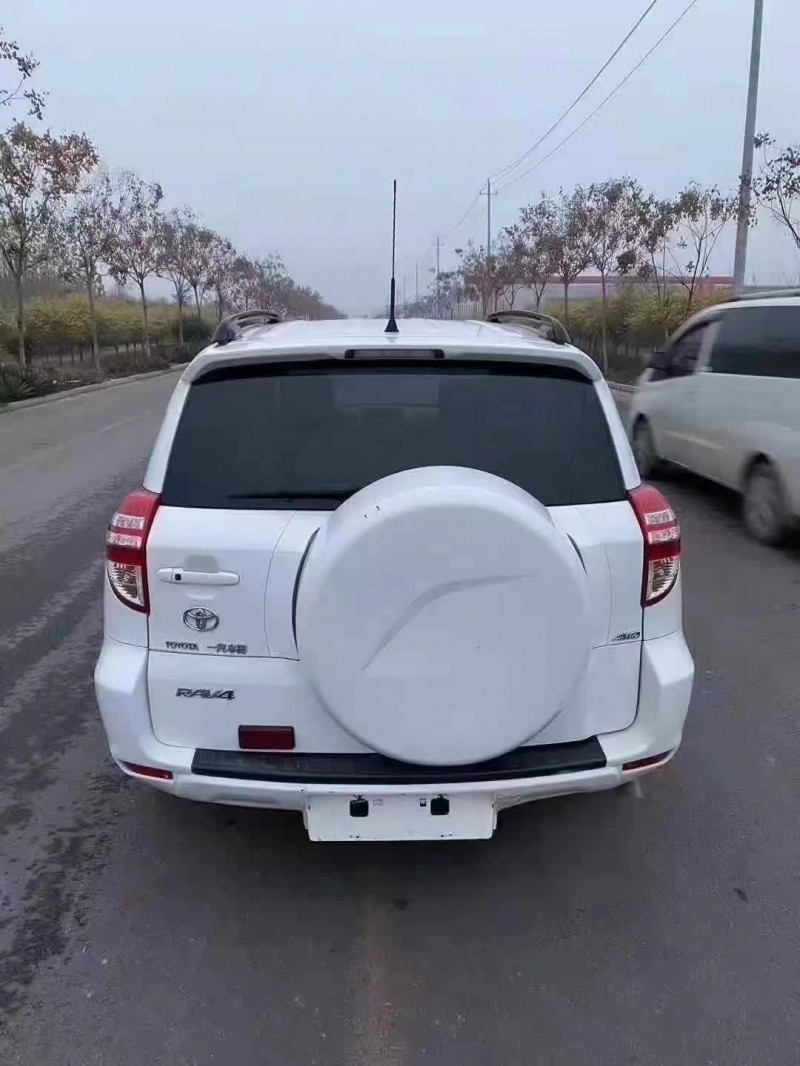 济宁11年丰田RAV47