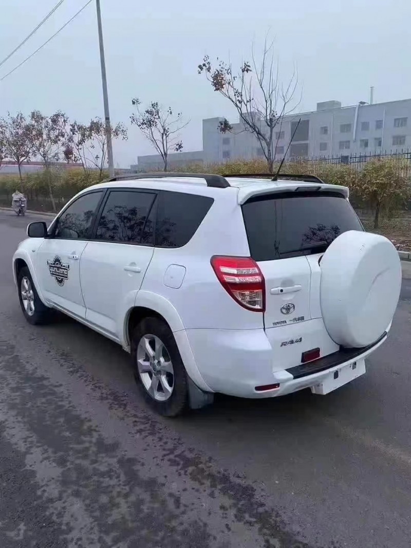 济宁11年丰田RAV48