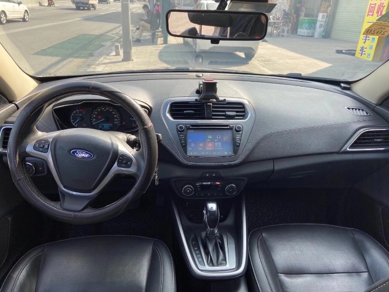 广州16年福特福睿斯2