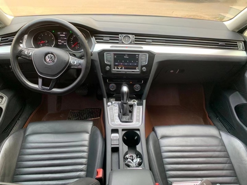 济南17年大众迈腾7