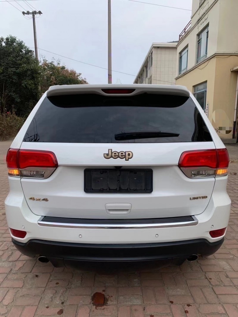 青岛14年Jeep大切诺基5