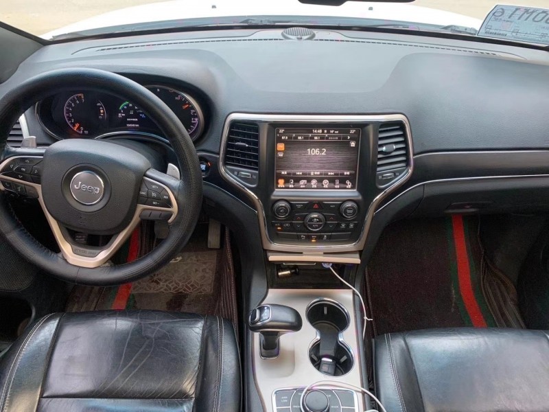 青岛14年Jeep大切诺基2