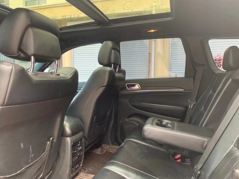 青岛14年Jeep大切诺基1