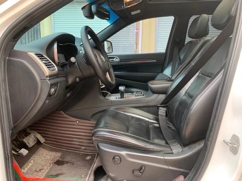 青岛14年Jeep大切诺基9