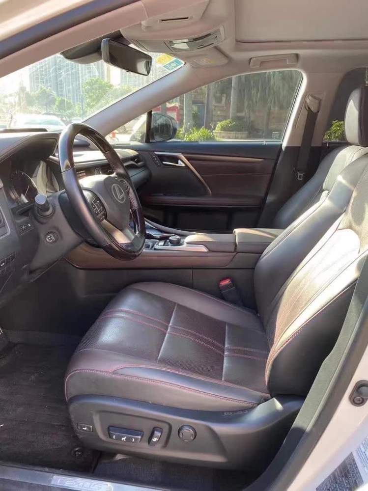 中山17年雷克萨斯RX4