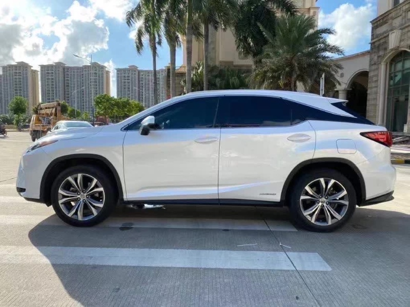 中山17年雷克萨斯RX6