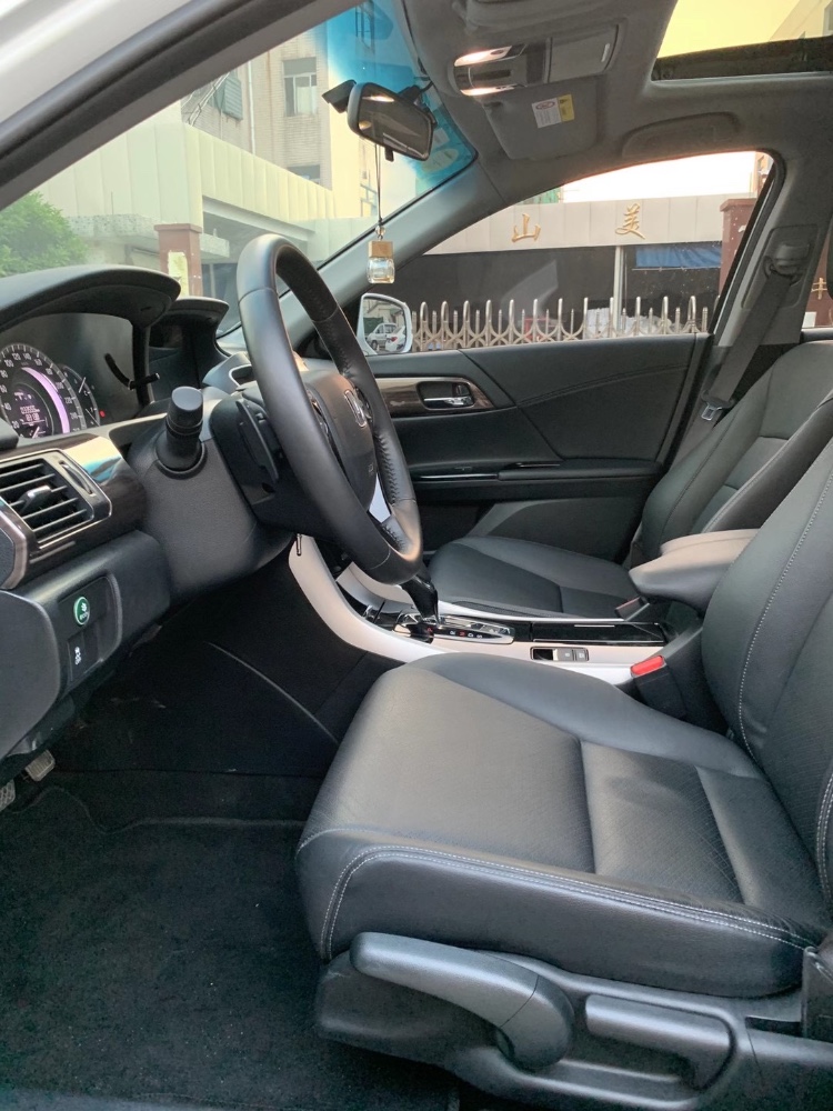 中山18年本田雅阁1