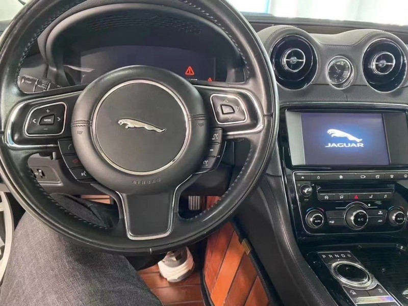 保定17年捷豹XJ8