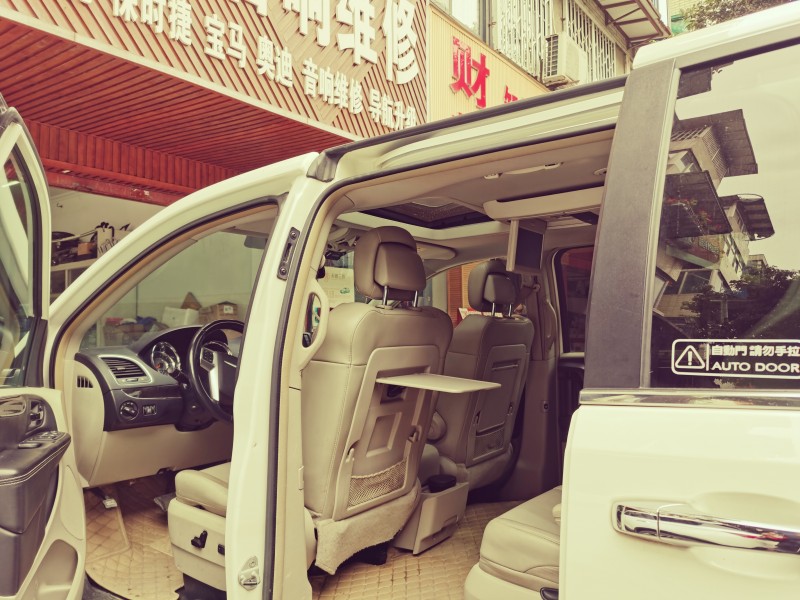 成都14年克莱斯勒大捷龙7