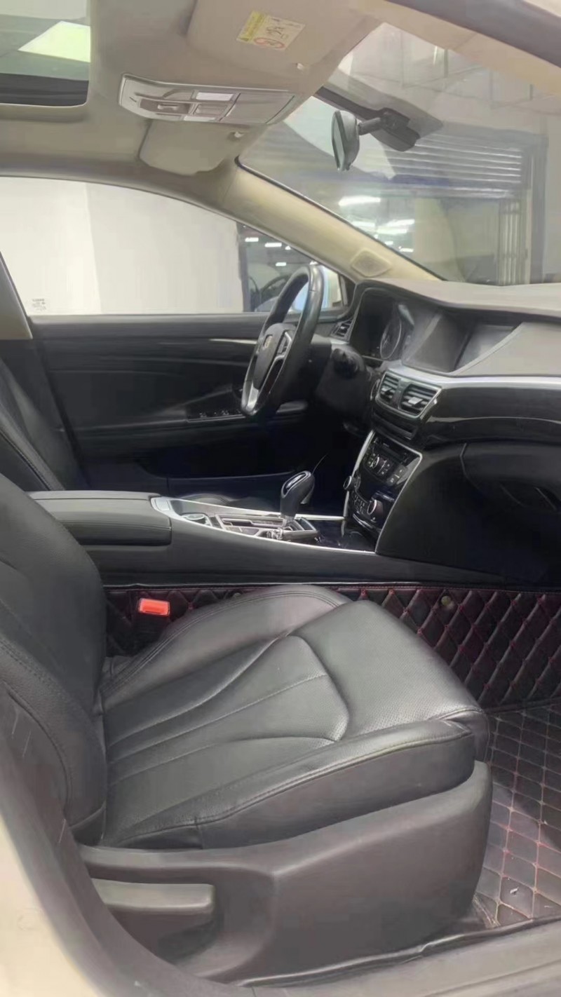 成都16年吉利博瑞8