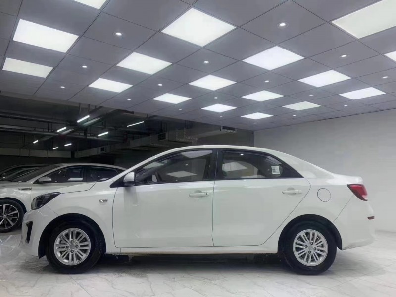 成都20年起亚焕驰3