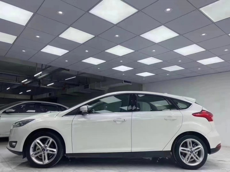 成都20年福特福克斯3