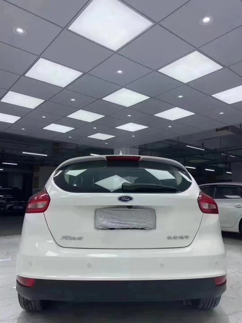 成都20年福特福克斯1