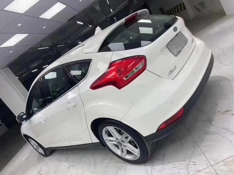 成都20年福特福克斯2