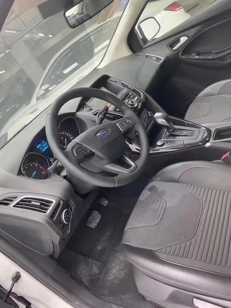 成都20年福特福克斯6