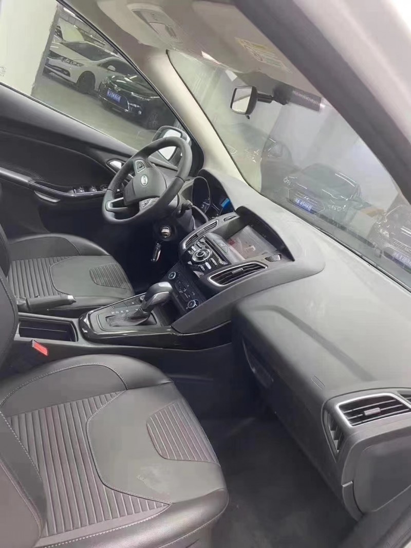 成都20年福特福克斯7