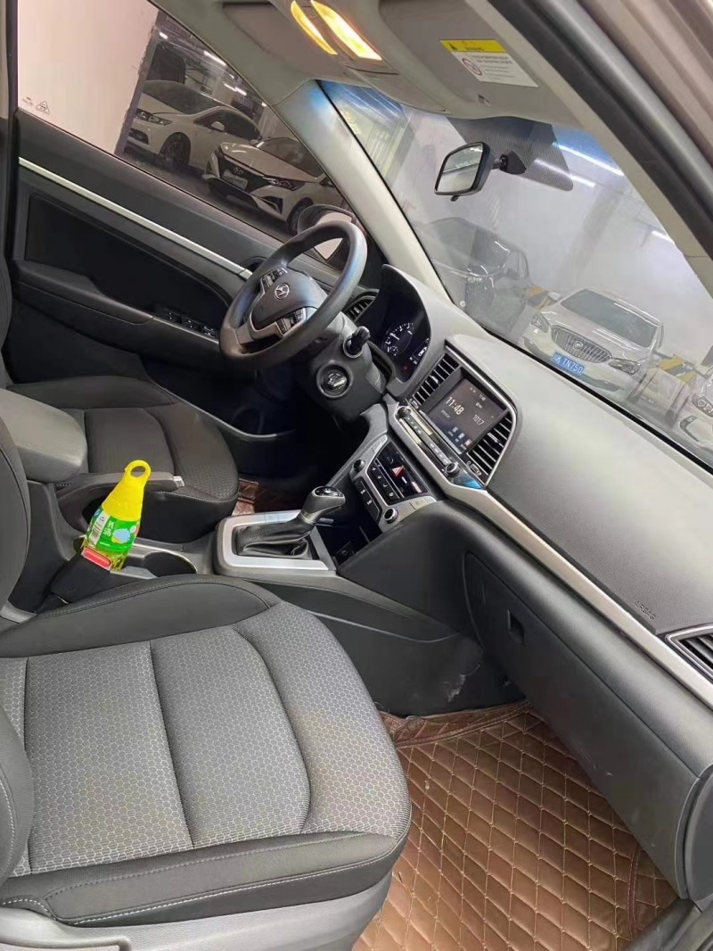 成都17年现代领动8