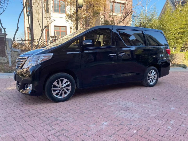 济南12年丰田埃尔法3