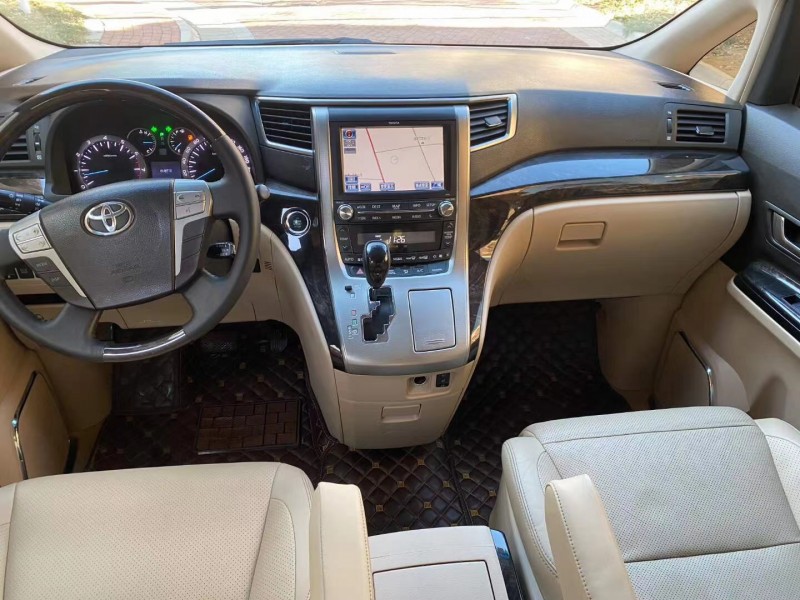 济南12年丰田埃尔法4