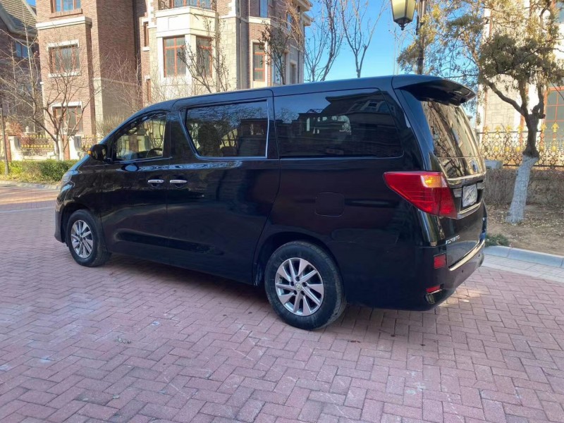 济南12年丰田埃尔法8