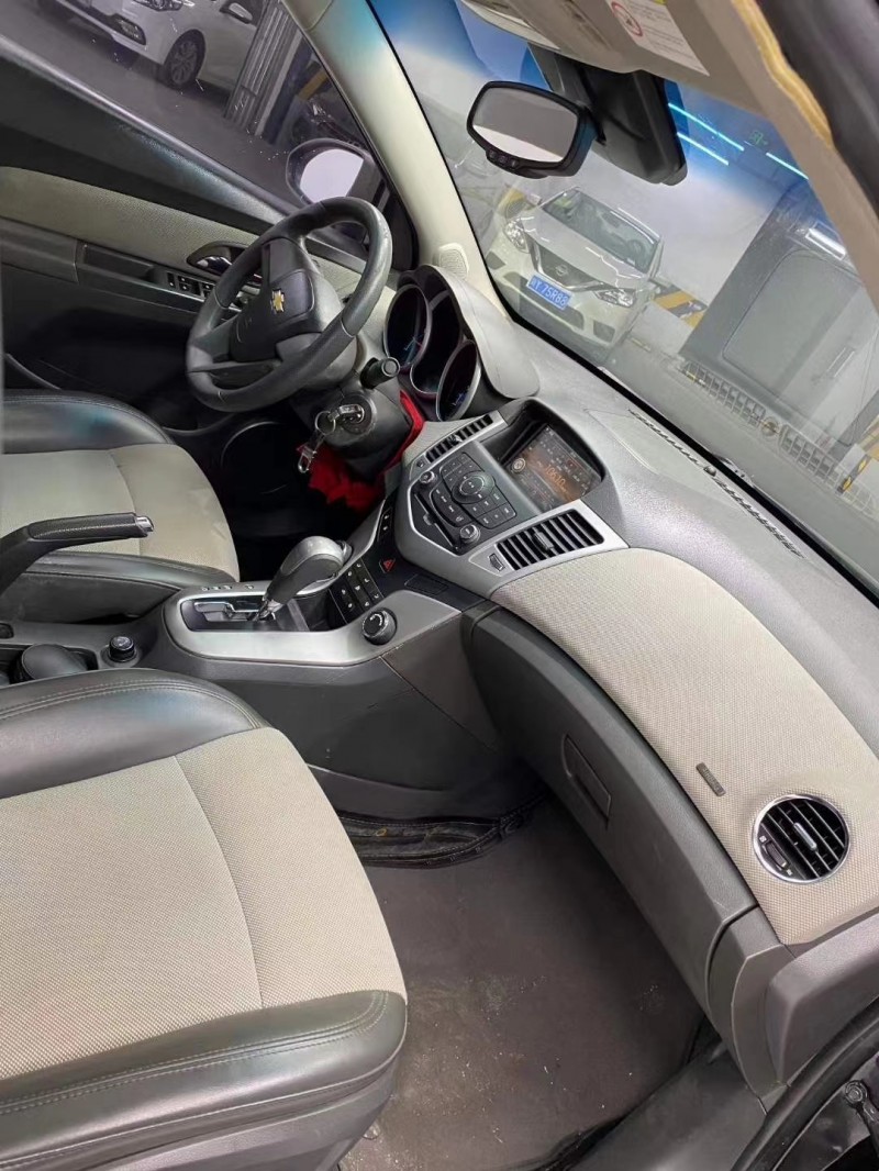 成都15年雪佛兰科鲁兹8