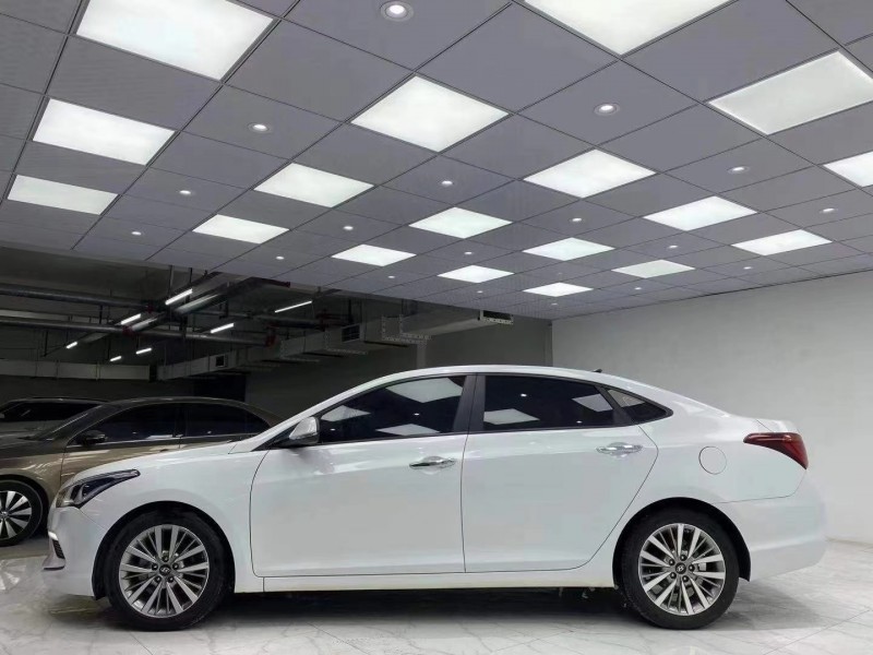 成都18年现代名图3