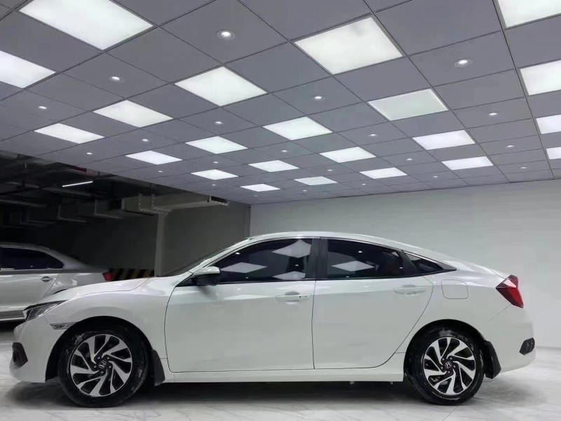 成都16年本田思域3