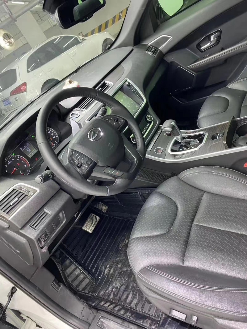 成都17年陆风X76