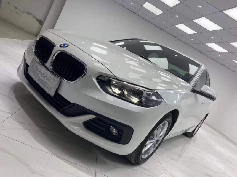 成都19年宝马1系2