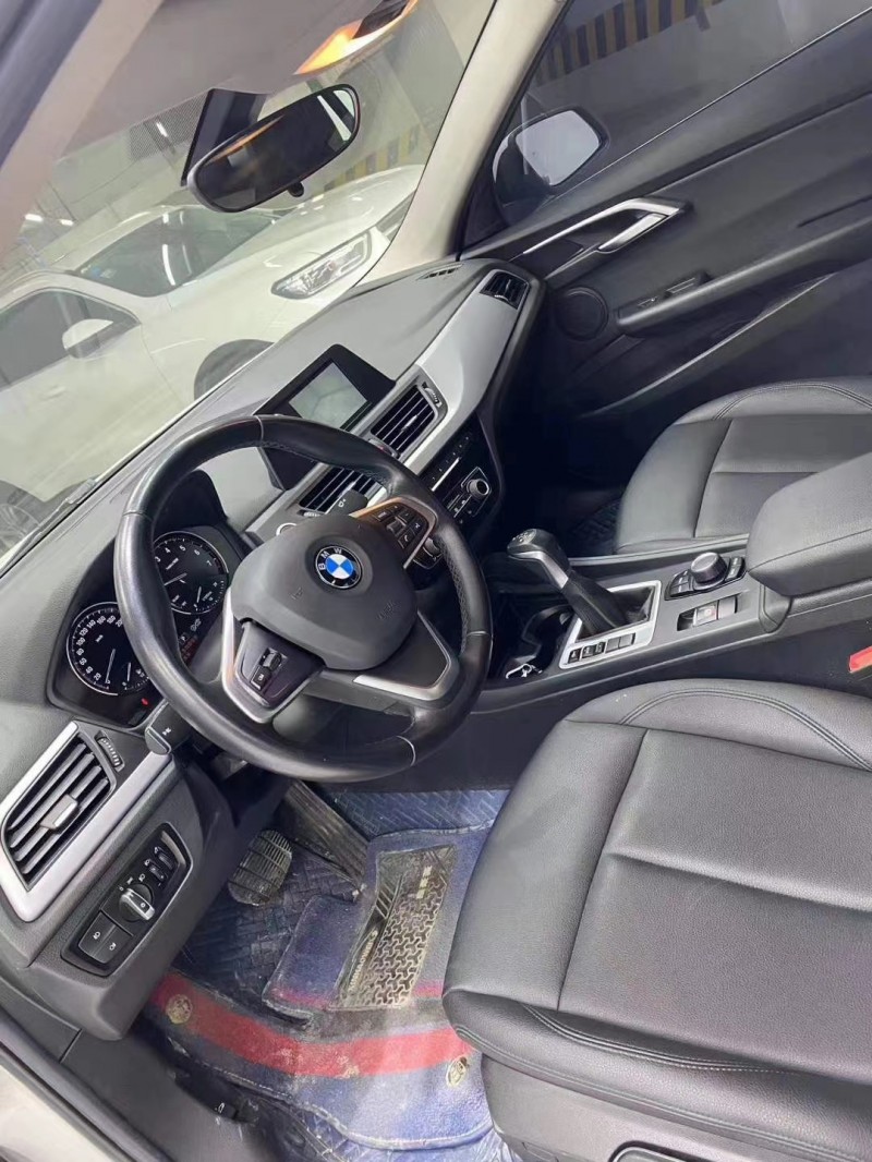 成都19年宝马1系4