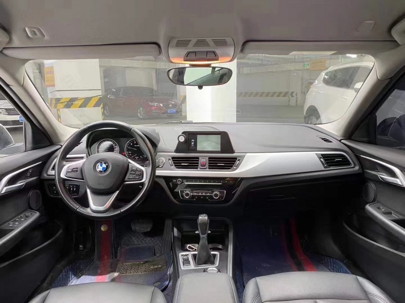 成都19年宝马1系7