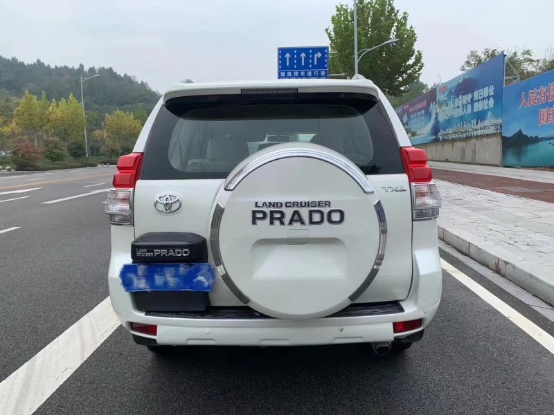 武汉13年丰田普拉多9