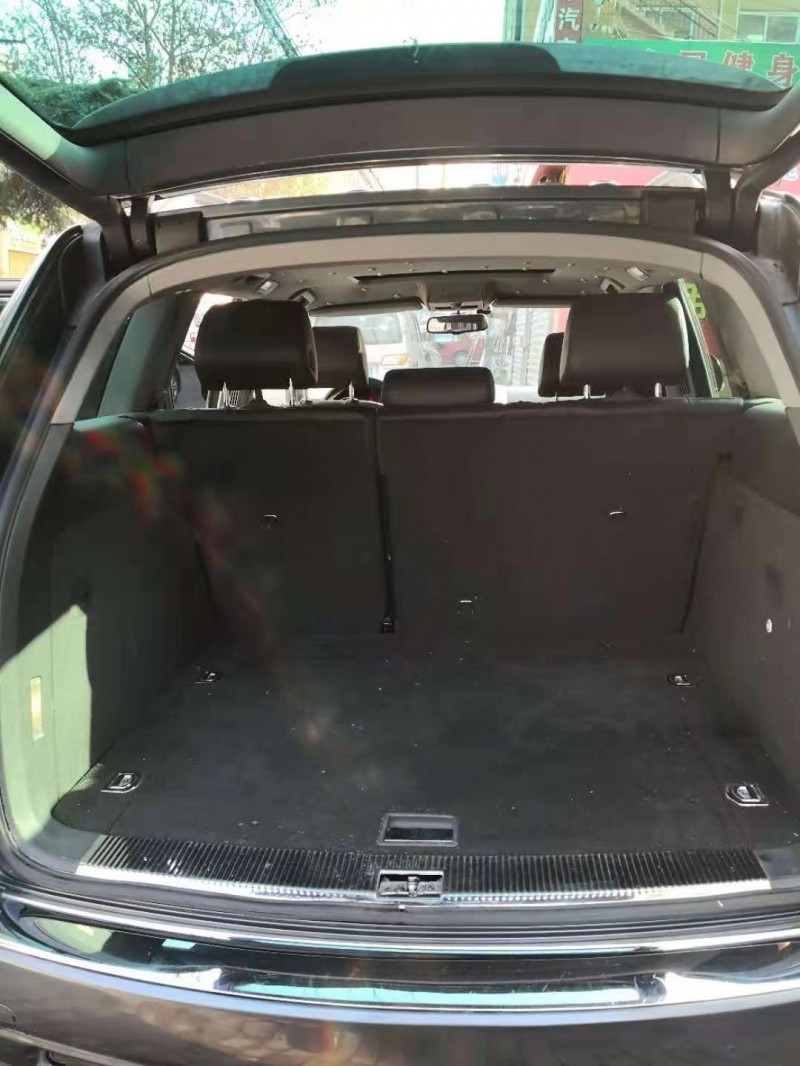 青岛09年大众途锐7