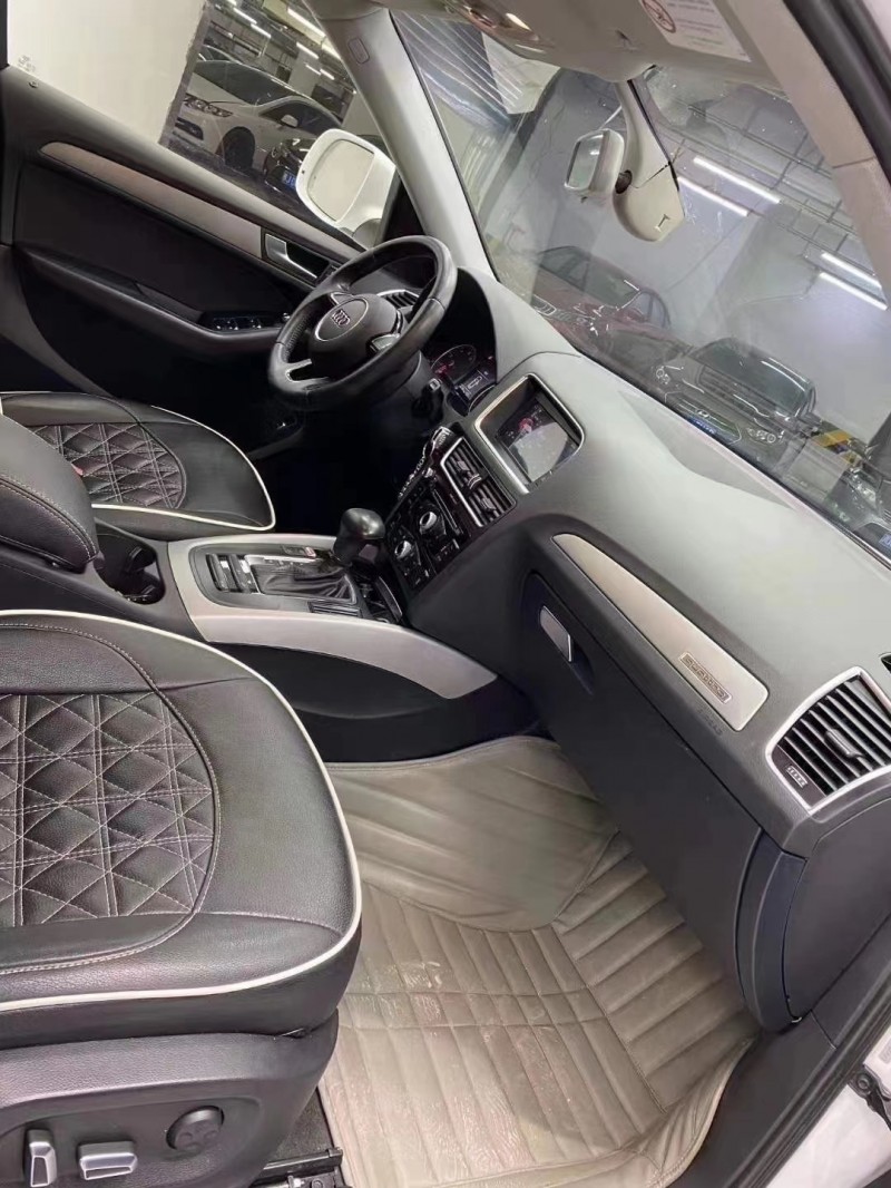 成都15年奥迪Q58