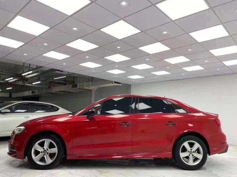 成都17年奥迪A33