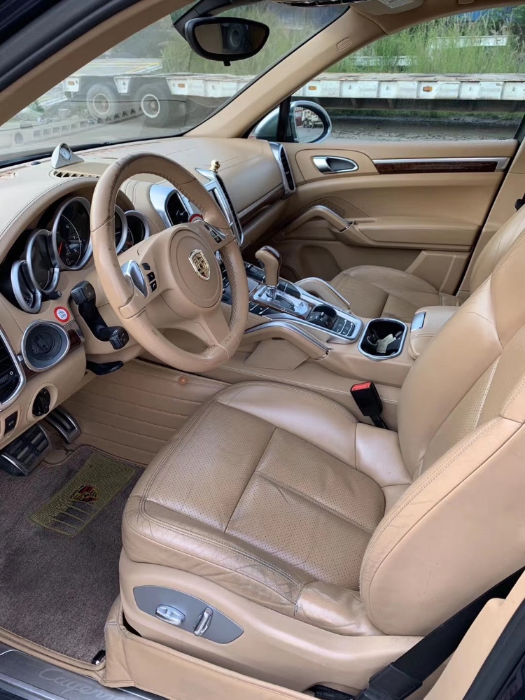 广州11年保时捷卡宴2