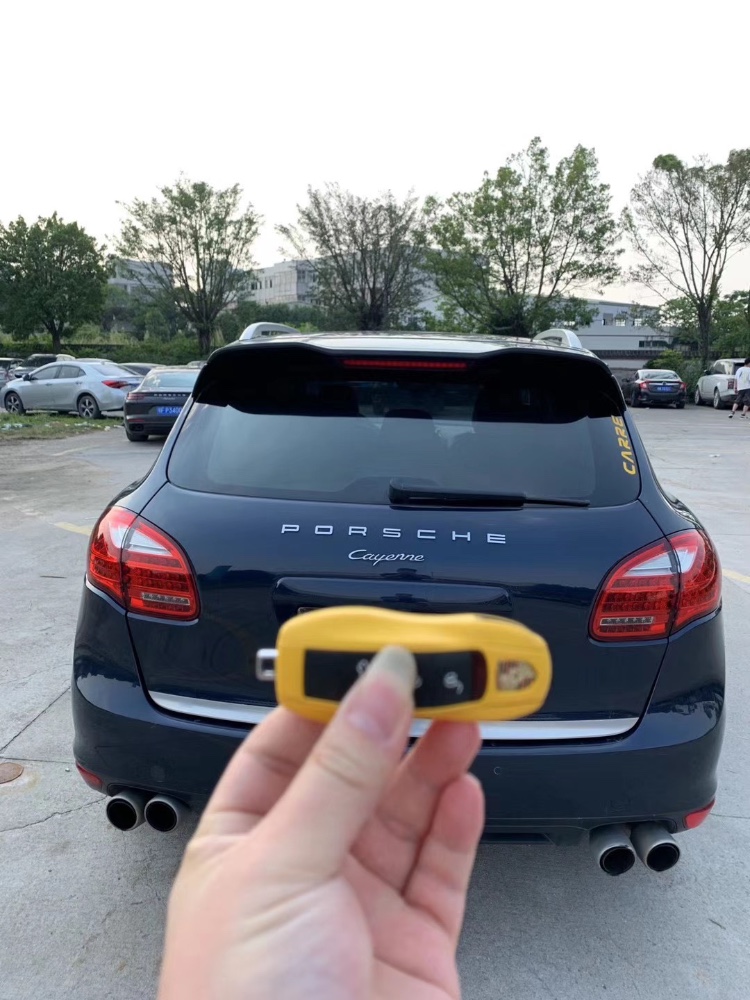 广州11年保时捷卡宴4