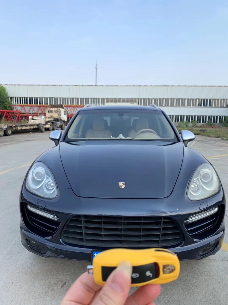 广州11年保时捷卡宴7