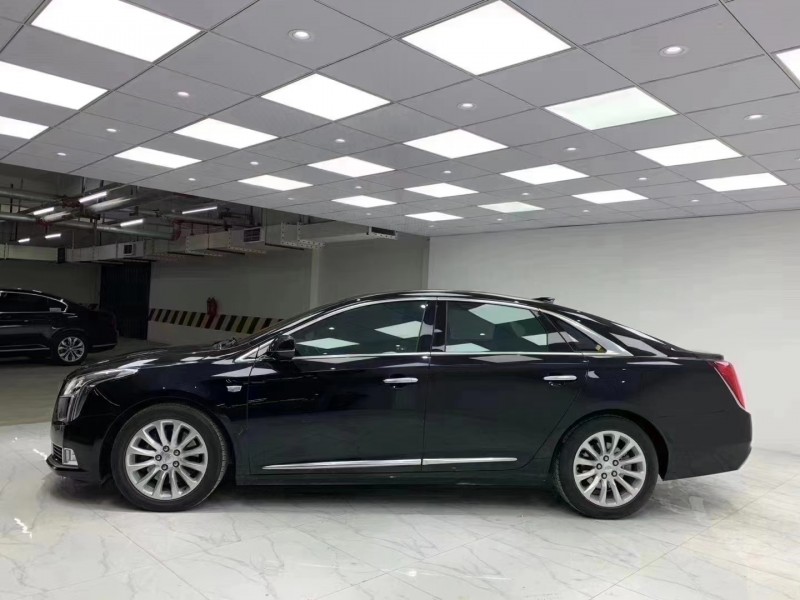 成都19年凯迪拉克XTS3