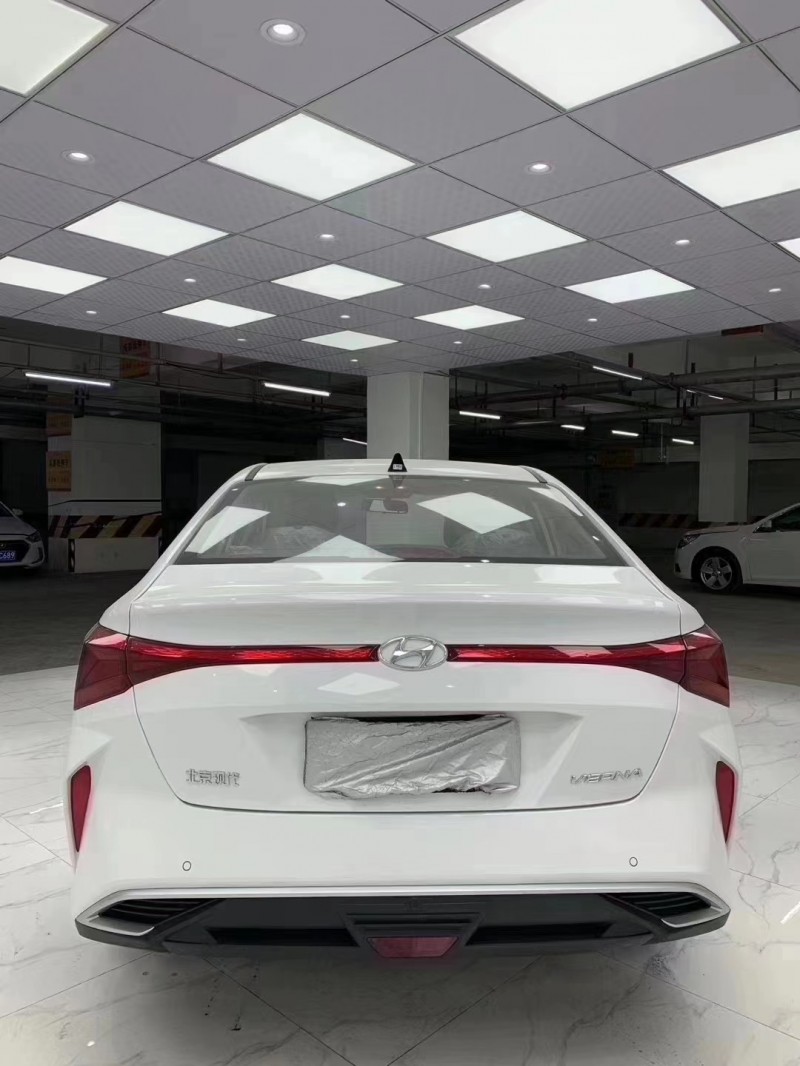 成都20年现代瑞纳5