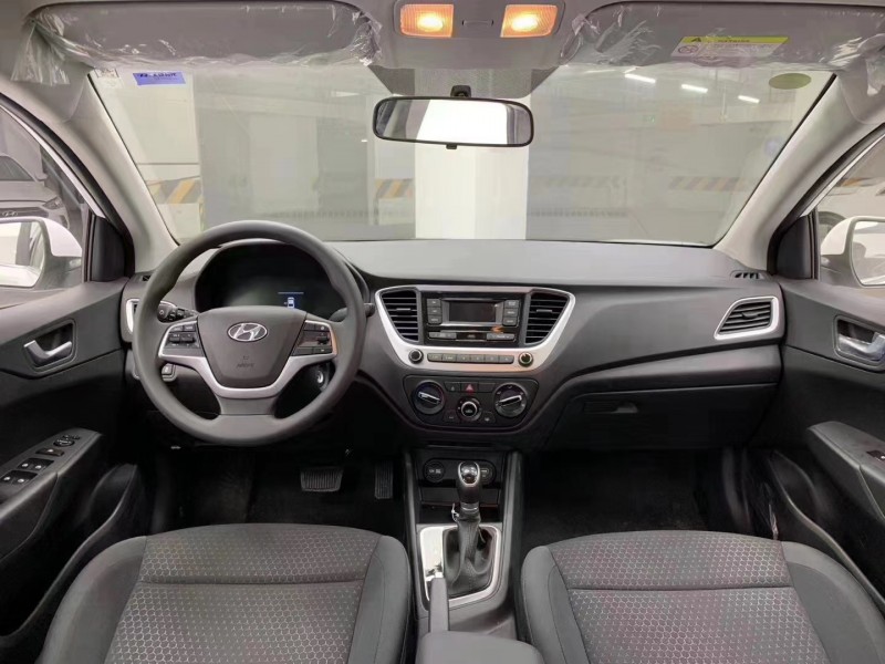 成都20年现代瑞纳7