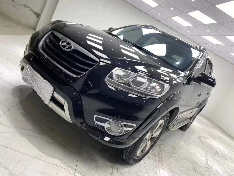 成都14年现代全新胜达2