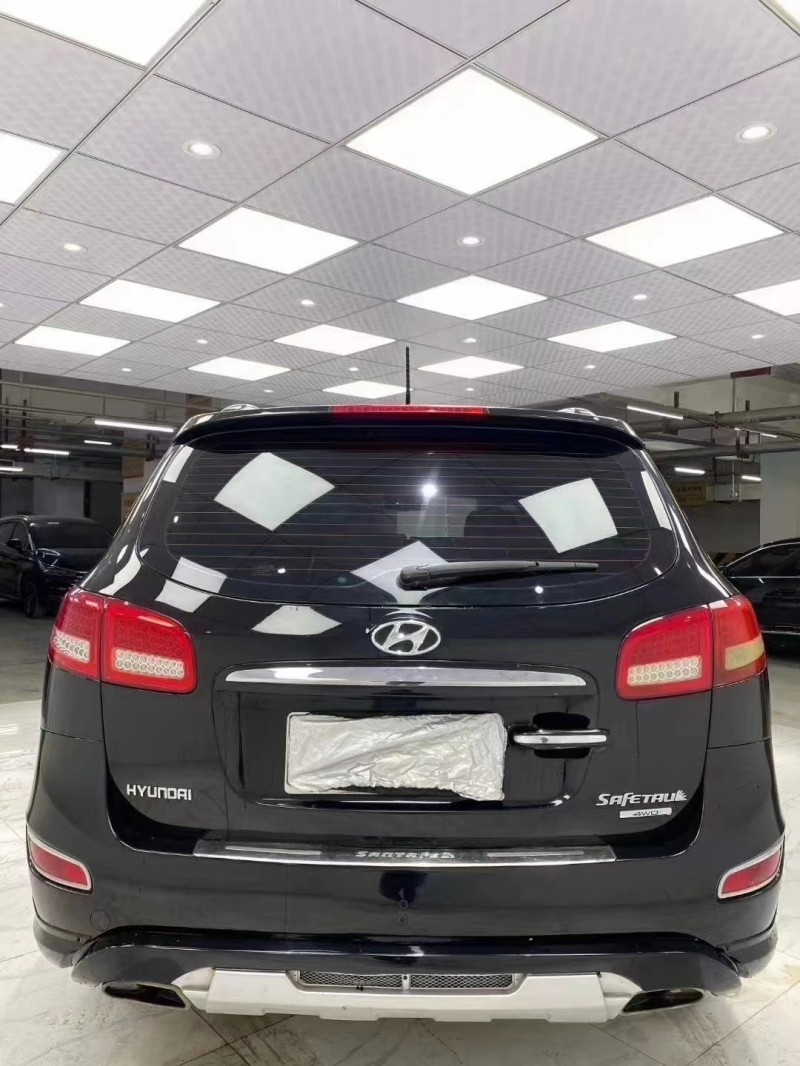 成都14年现代全新胜达5