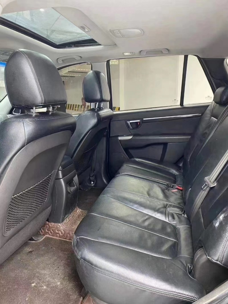 成都14年现代全新胜达9