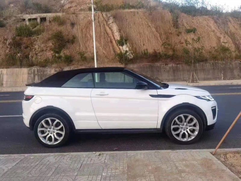 成都18年路虎极光3