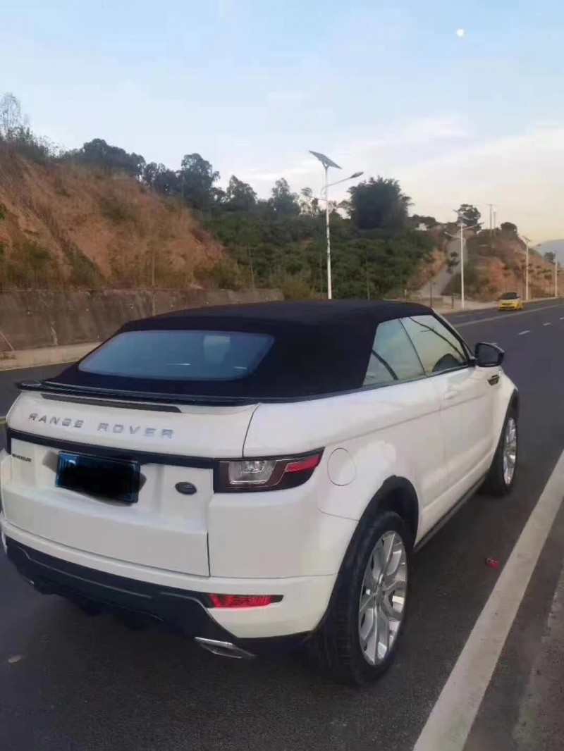 成都18年路虎极光8